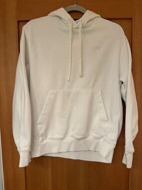 Nike Women’s White Pullover Hoodie with Mono Logo